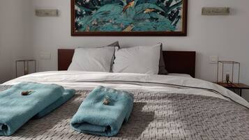 Villa, 4 Bedrooms | 4 bilik tidur, gebar bulu kapas, busa memori, dihias secara berasingan