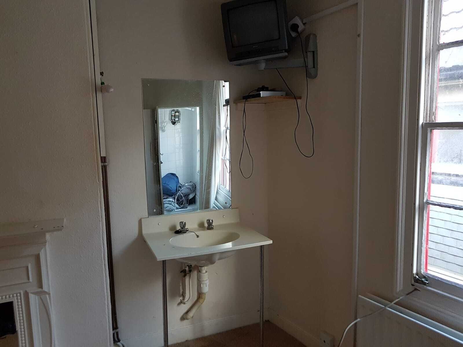 基础单人房, 公共浴室 | 浴室