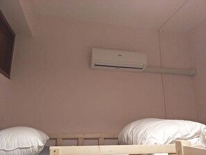 Asrama Umum Standar, hanya perempuan (4 Beds 202) | Brankas, meja kerja, kedap suara, dan Wi-Fi gratis
