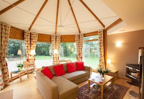 House, Multiple Beds | Living area | 30-inch TV with digital channels, DVD player, stereo