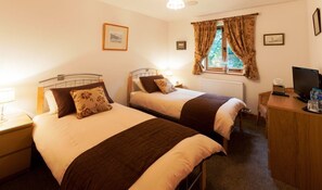 House, Multiple Beds | 2 bedrooms, soundproofing, iron/ironing board, free WiFi - Heads Nook Hall Cottage (Brampton)