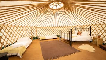 1 bedroom, bed sheets