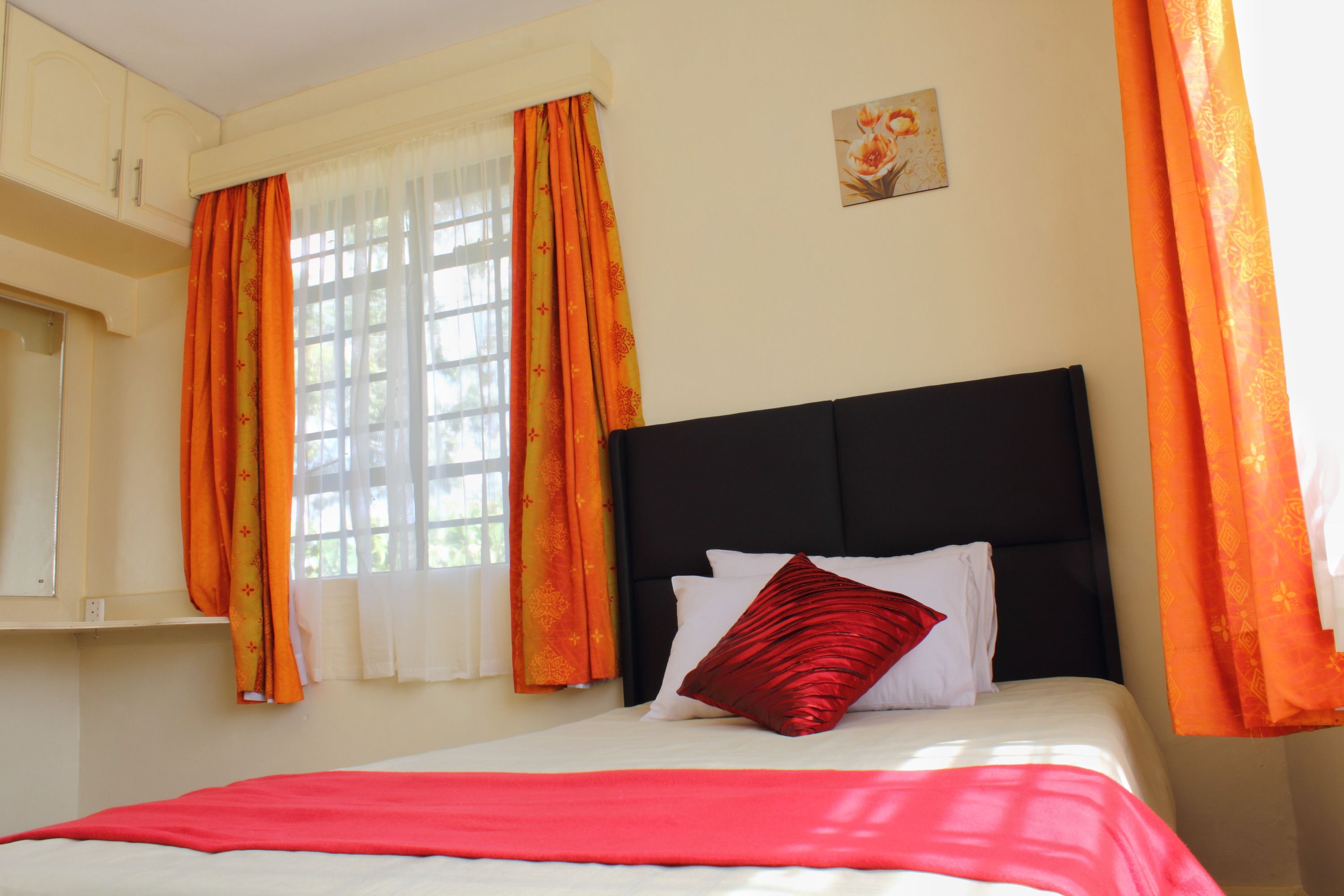 Bügeleisen/Bügelbrett, Zustellbetten, kostenloses WLAN, Bettwäsche