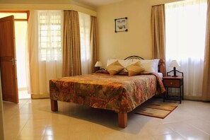 Iron/ironing board, rollaway beds, free WiFi, bed sheets - The Serene Apartment (Nairobi)