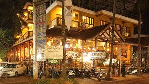 A multi-story building with a restaurant named 'Debaga Deck' and a sign for 'Vita Goesa Beach Resort'. - De Baga Deck Comforts (Calangute)