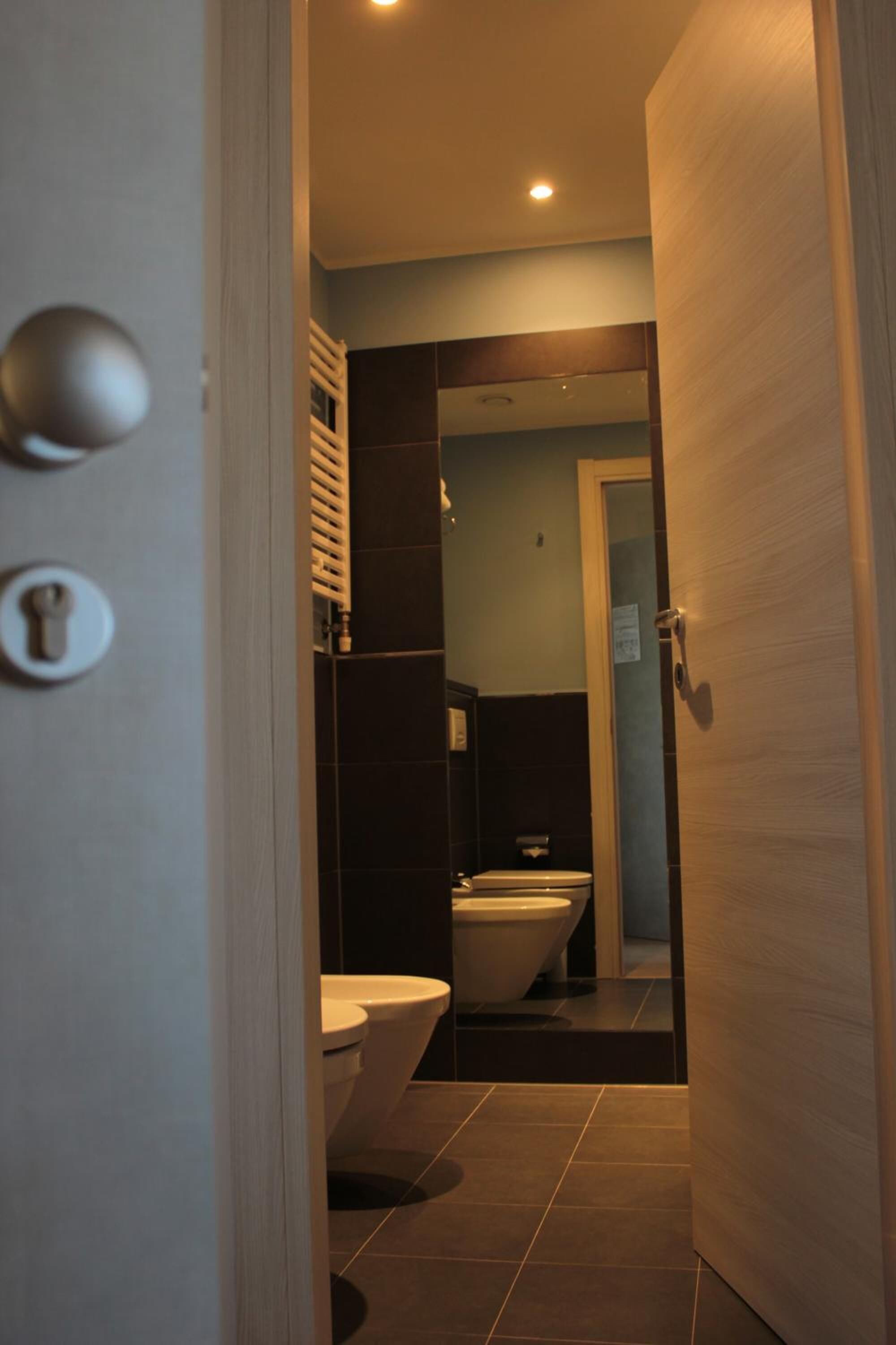 shower, rainfall showerhead, free toiletries, hair dryer