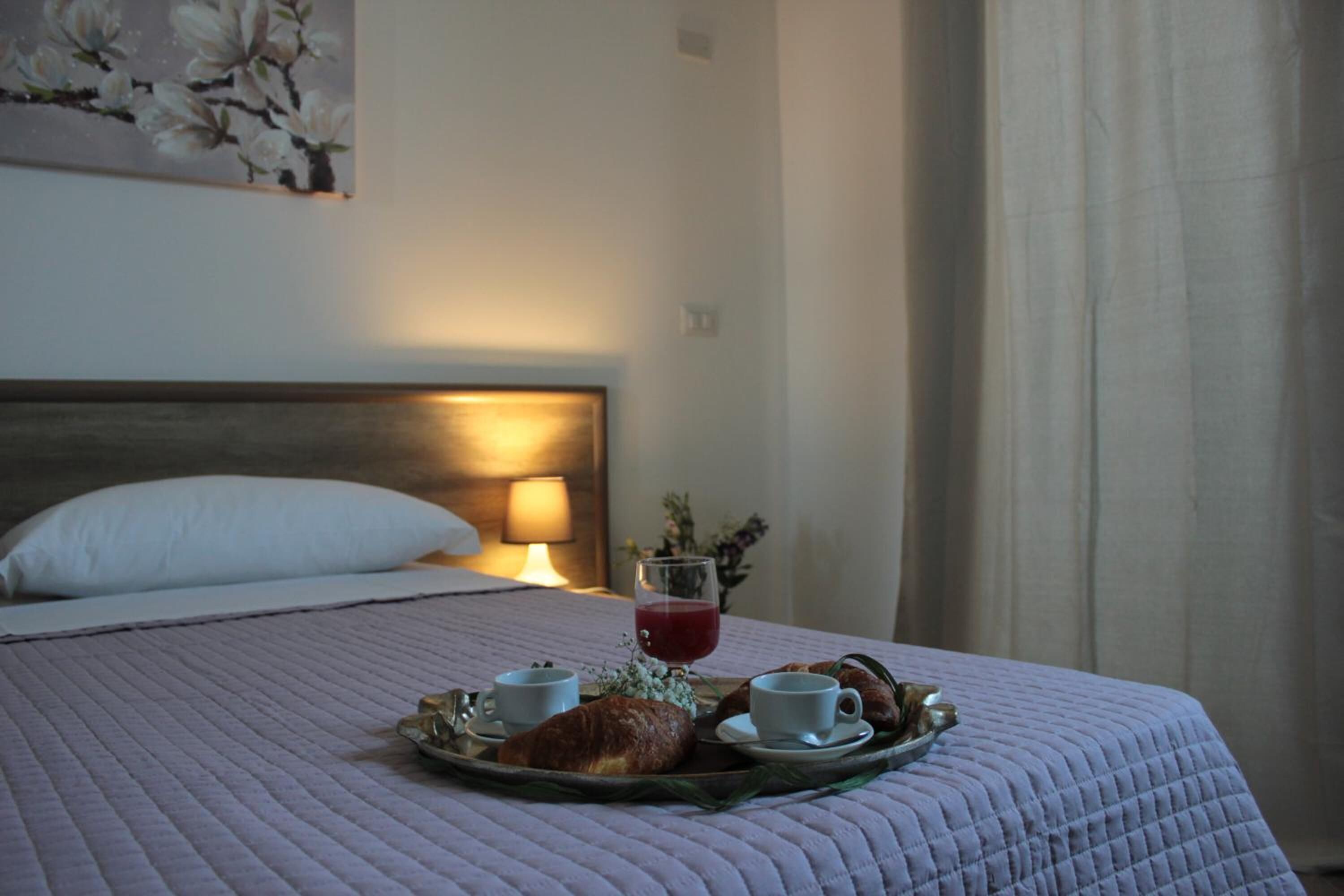 desk, blackout curtains, soundproofing, free wifi