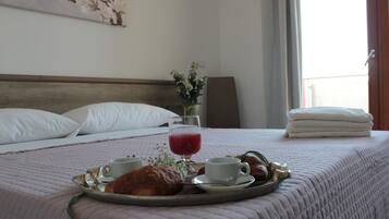 Desk, blackout drapes, soundproofing, free WiFi