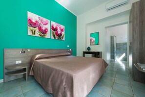 Minibar, caja fuerte, escritorio y sistema de insonorización