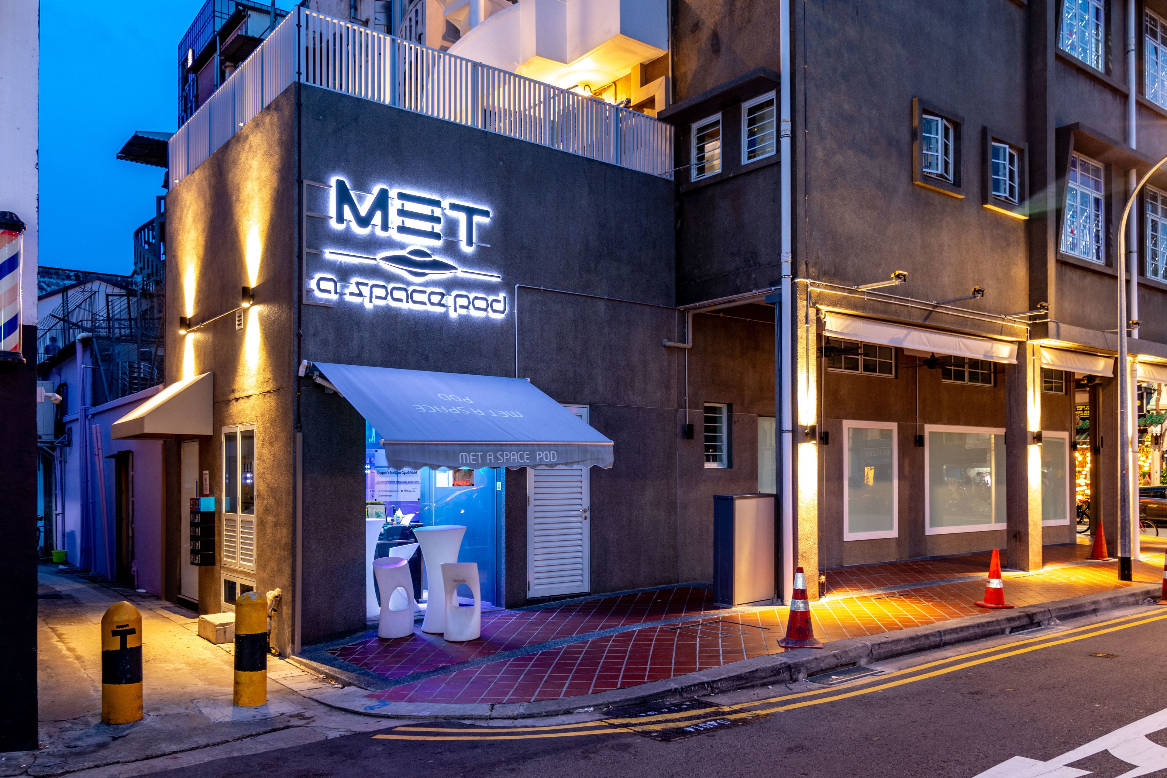 Foto - MET A Space Pod at Arab Street