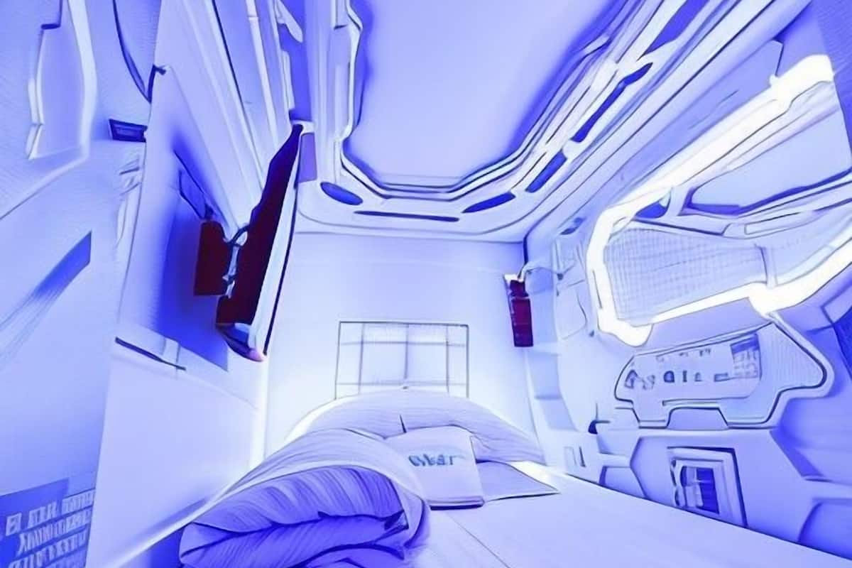 Hypo-allergenic bedding, in-room safe, desk, laptop workspace