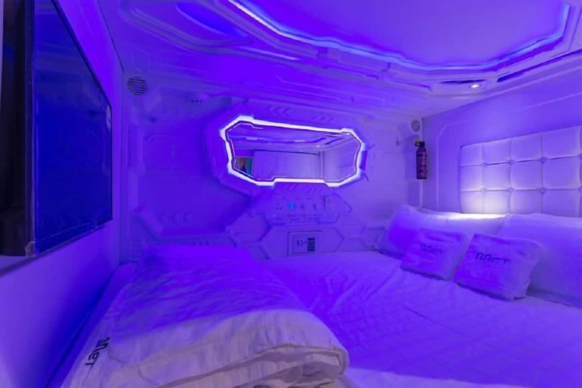 Hypo-allergenic bedding, in-room safe, desk, laptop workspace