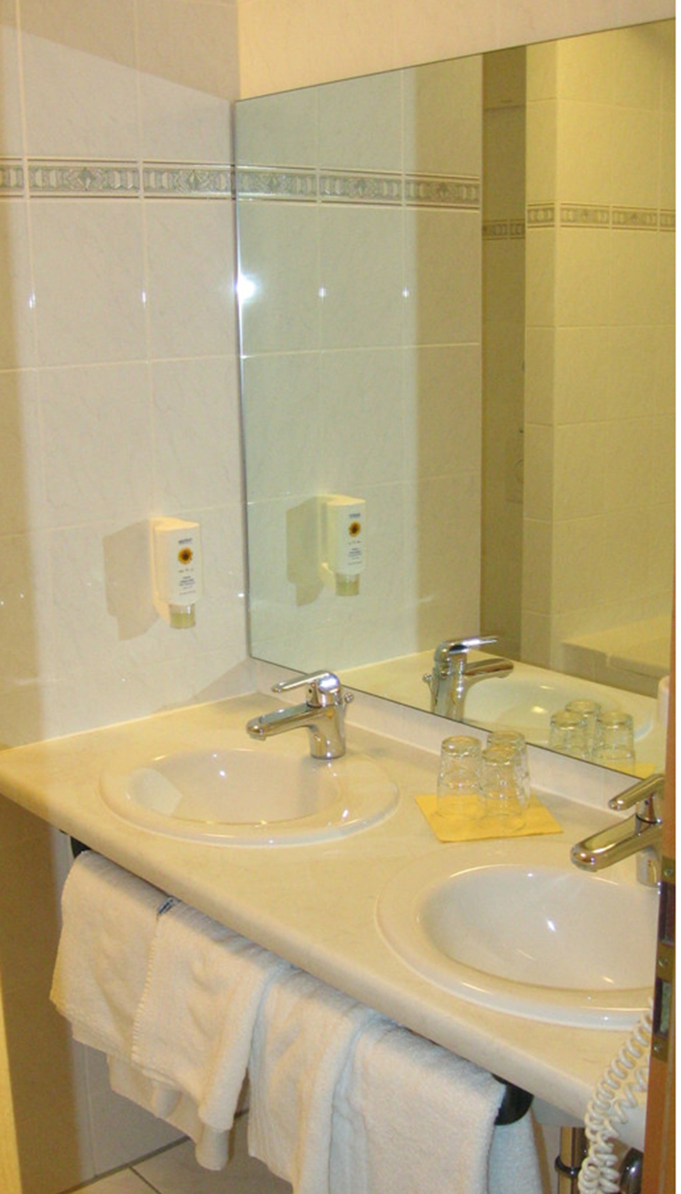 double room | bathroom | shower, hair dryer, towels
