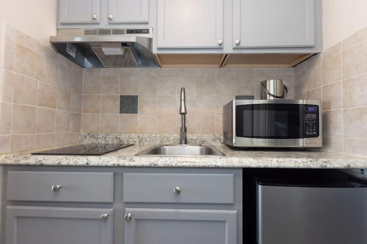 fridge, microwave, coffee/tea maker