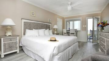 Rom – standard, 1 kingsize-seng, ikke-røyk, havutsikt | Blendingsgardiner, strykejern/-brett, sengetøy og rullestolvennlig