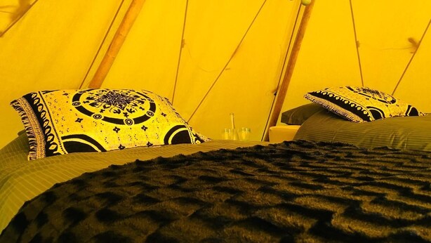 Luxury Tent, 2 Single Beds, Non Smoking | Cots/infant beds, bed sheets - Aurora Glamping By The Whales (Skjervoy)