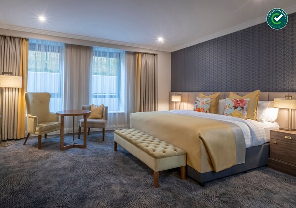 Individuell inredning, unika möbler, skrivbord och strykjärn/strykbräda