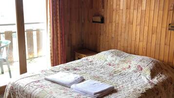 Double Room, Balcony | 1 bedroom, individually decorated, individually furnished