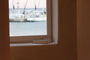 Dusche, kostenlose Toilettenartikel, Handtücher