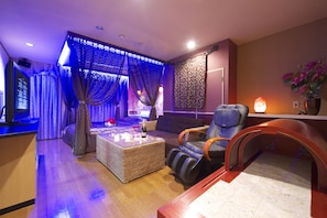 Deluxe tweepersoonskamer, 1 tweepersoonsbed, roken | Een minibar, individueel gedecoreerd, individueel gemeubileerd
