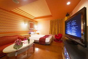 デラックス ダブルルーム ダブルベッド 1 台 喫煙可 | ミニバー、客室ごとに異なる装飾、客室ごとに異なるインテリア、遮光カーテン