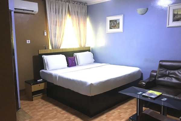 Deluxe kamer, 1 tweepersoonsbed, niet-roken | Een bureau, een laptopwerkplek, gratis wifi, beddengoed