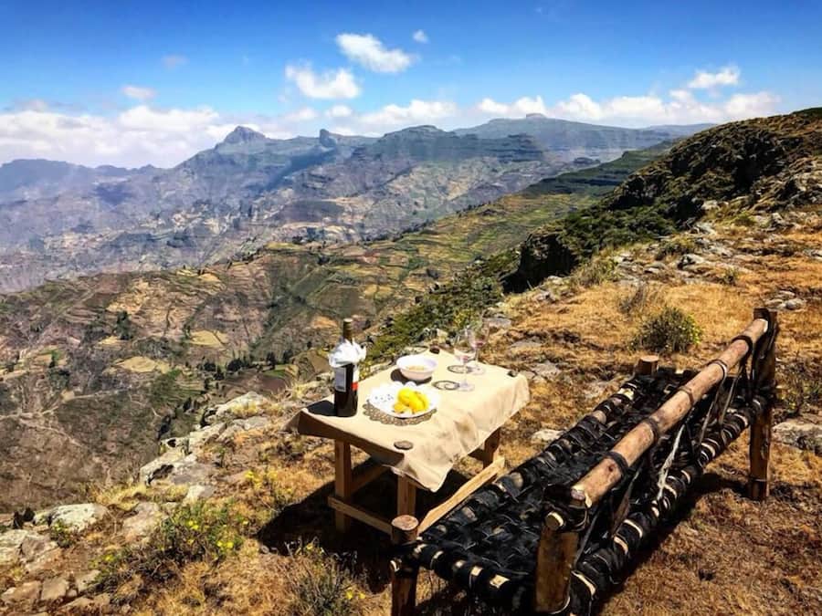 Petit déjeuner, déjeuner et dîner servis sur place