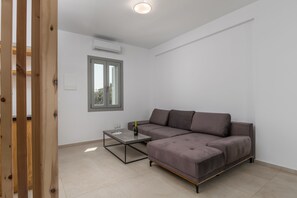 Queen Room | Área de estar | Smart TV 32 polegadas com canais a cabo, TV