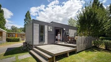 Individually decorated, individually furnished, free cribs/infant beds