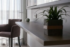 Minibar, in-room safe, desk, laptop workspace - Azur Hotel by ST Hotels (Gzira)