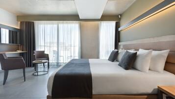 Superior-Doppel- oder -Zweibettzimmer | Minibar, Zimmersafe, Schreibtisch, laptopgeeigneter Arbeitsplatz