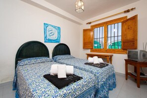 5 habitaciones, tabla de planchar con plancha, wifi y ropa de cama