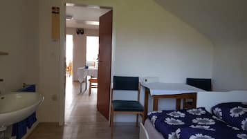 Chambre Double, salle de bains commune (Dachgeschoss - Zimmer 3) | Ăquipements de la chambre