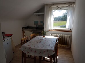 Doppelzimmer, Gemeinschaftsbad (Dachgeschoss - Zimmer 3) | Gemeinsame Küchenausstattung