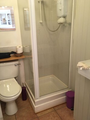 Yhden hengen huone, 1 yhden hengen sänky | Yksilöllisesti sisustettu, ilmainen Wi-Fi, vuodevaatteet