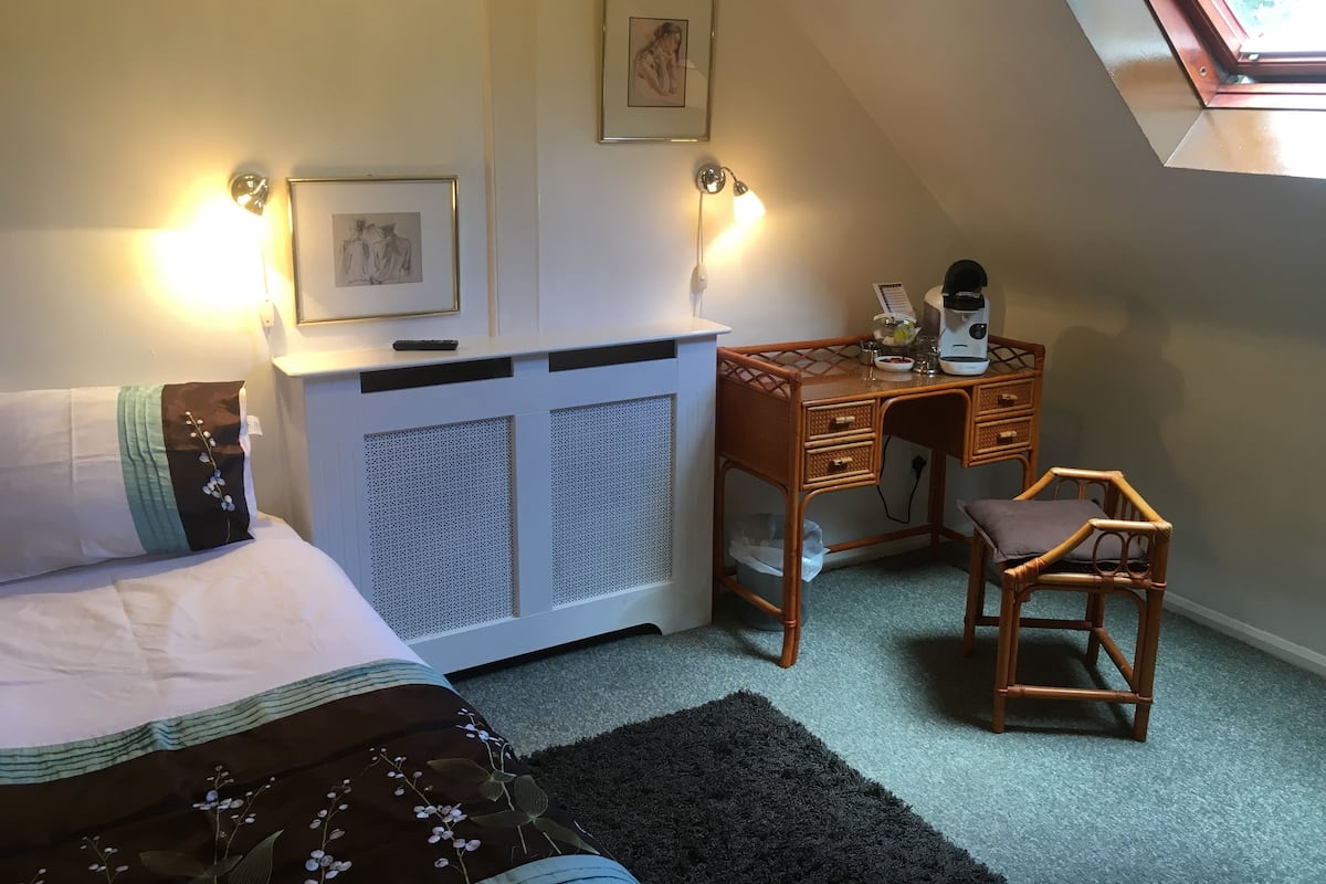 Single Room, 1 Twin Bed | WiFi (free), individually decorated, bed sheets