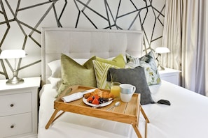 Apartment, 1 Bedroom | Premium bedding, iron/ironing board, free WiFi, bed sheets
