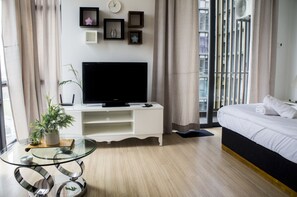 Apartment, 1 Katil Ratu (Queen), Non Smoking | Ruang tamu | TV 