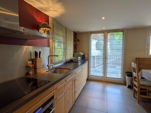 Kühlschrank, Mikrowelle, Ofen, Geschirrspüler
