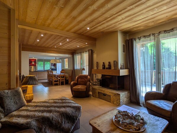 TV, fireplace, DVD player - Half-chalet for 10 by the slopes in La Clusaz (La Clusaz)