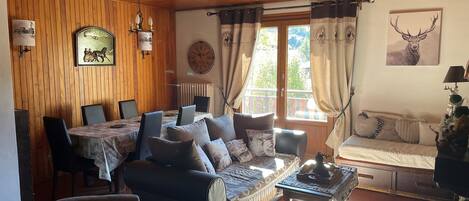 Televisión y chimenea