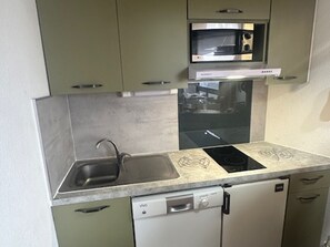 Fridge, microwave, dishwasher, coffee/tea maker