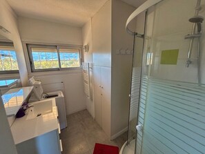 Bathroom - Renovated 1-bed apartment, near beach, secure parking (Argelès-sur-Mer)