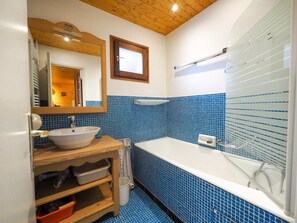 Hair dryer - 2-Room Apartment, Village Center, Near Pool, Mountain Views (La Clusaz)
