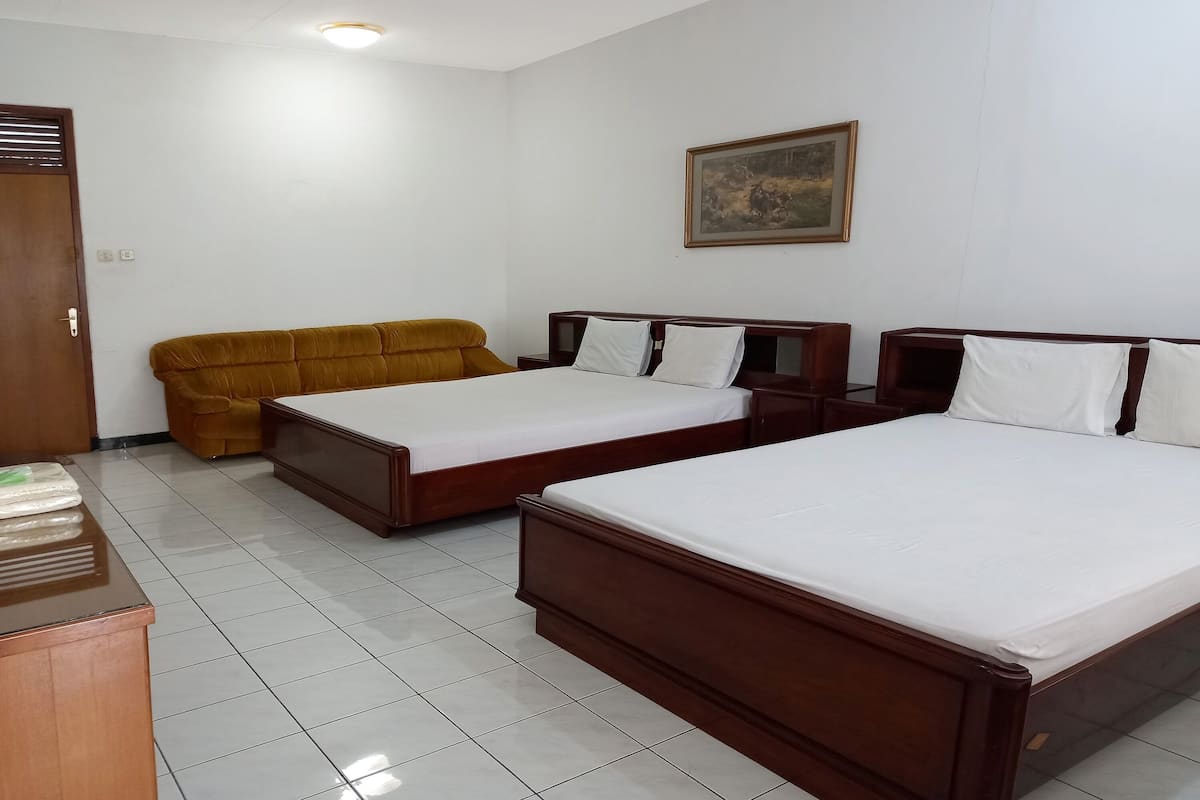 Habitación doble familiar | Escritorio, wifi gratis y ropa de cama