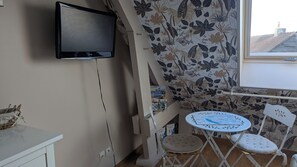 Double Room | Blackout drapes, iron/ironing board, free WiFi, bed sheets - Chambre Rose Blanche (Le Lude)