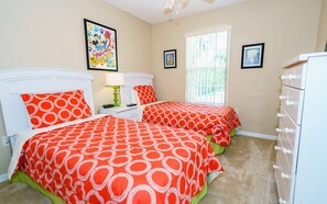 3 habitaciones, escritorio, tabla de planchar con plancha y wifi gratis 