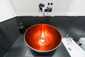 Double or Twin Room | Bathroom sink - Arco' Suite B&B (Trani)