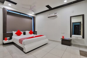 Deluxe Double Room, 1 Double Bed, Non Smoking | Room amenity - Hotel Kruti (Veraval)