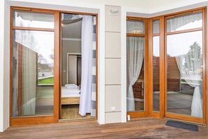 A room with a large sliding glass door leading to a balcony. - Neptun Apartments Gdańsk (Gdansk)